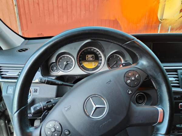 Mercedes-Benz E Vihanti - valokuva 5