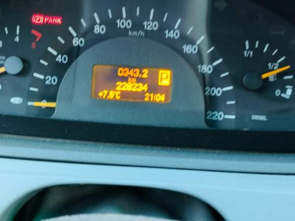 Mercedes-Benz 115 Ugleural'skiy – foto 3