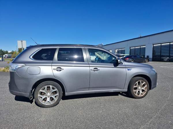 Mitsubishi Outlander PHEV Uusikaupunki - valokuva 4