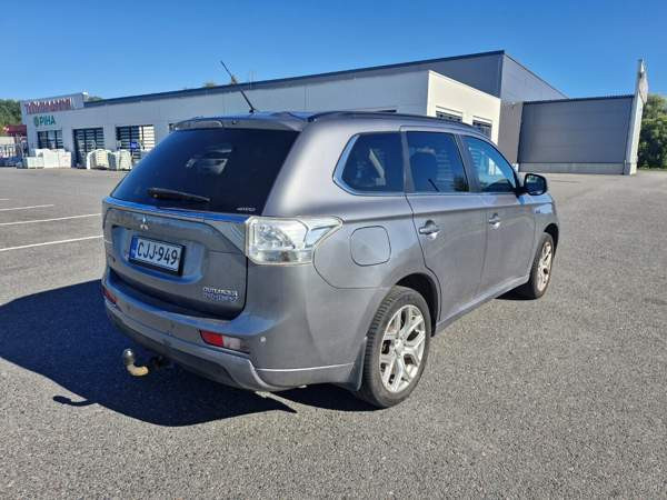 Mitsubishi Outlander PHEV Uusikaupunki - valokuva 5