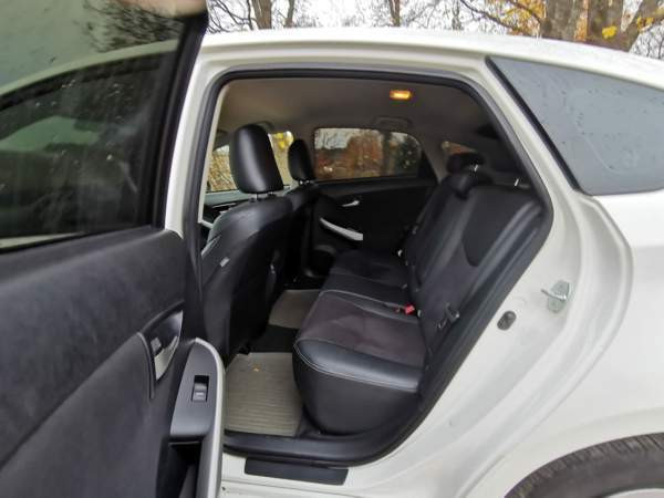 Toyota Prius Phev Espoo - valokuva 6