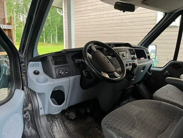 Ford Transit Luga - valokuva 8
