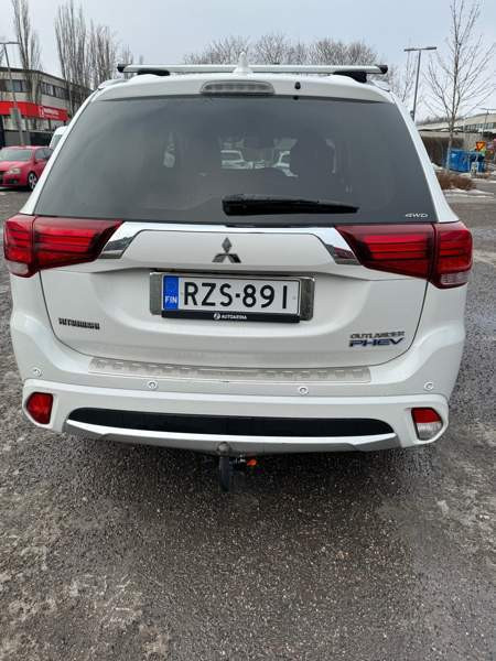 Mitsubishi Outlander PHEV Helsinki - изображение 4