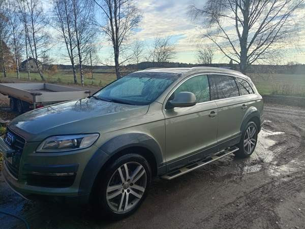 Audi Q7 Yläne - valokuva 1