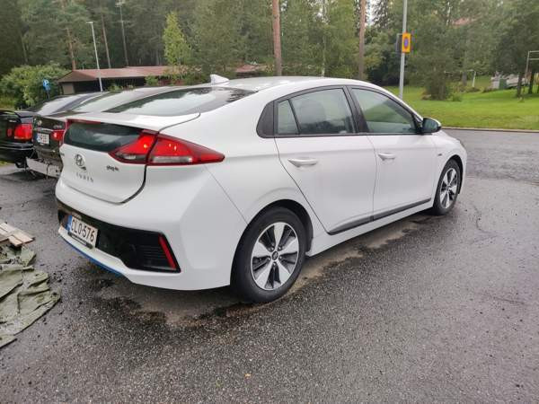 Hyundai Ioniq Plug-In Лаппенранта - изображение 3