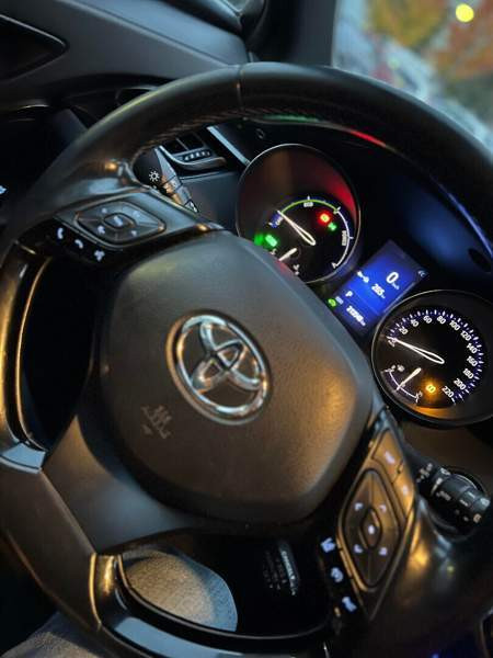 Toyota C-HR Vantaa - valokuva 4