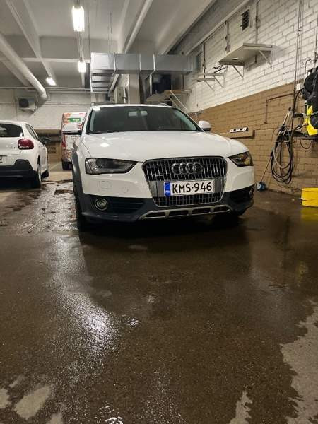 Audi A4 Allroad Glebychevo - valokuva 1