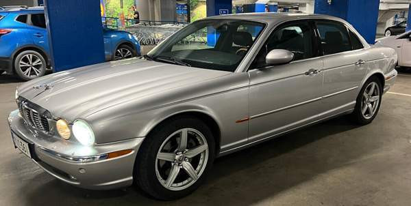 Jaguar XJ8 Helsinki - valokuva 1