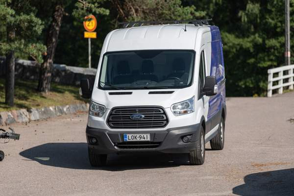 Ford Transit Helsinki - valokuva 2