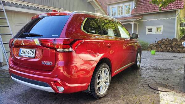 Mitsubishi Outlander PHEV Espoo - valokuva 4