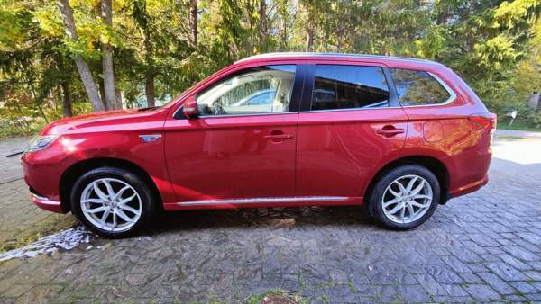 Mitsubishi Outlander PHEV Espoo - valokuva 2