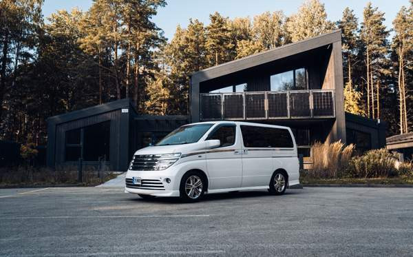 Nissan Elgrand Helsinki - valokuva 7