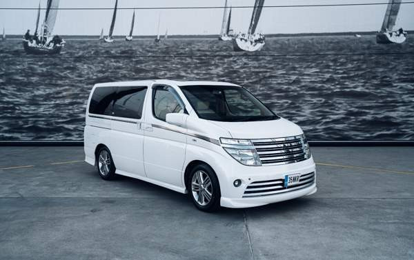 Nissan Elgrand Helsinki - valokuva 1