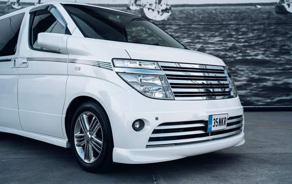 Nissan Elgrand Helsinki - valokuva 2