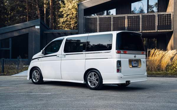 Nissan Elgrand Helsinki - valokuva 5