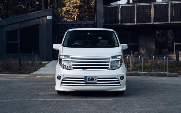Nissan Elgrand Helsinki - valokuva 8