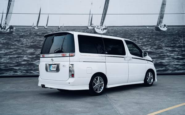 Nissan Elgrand Helsinki - valokuva 4