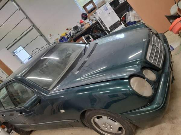 Mercedes-Benz 320 Macau - valokuva 1