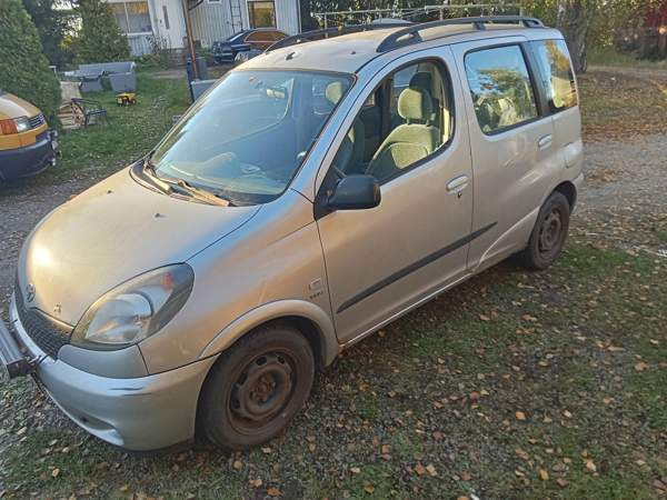 Toyota Yaris Verso Kemiö - valokuva 1