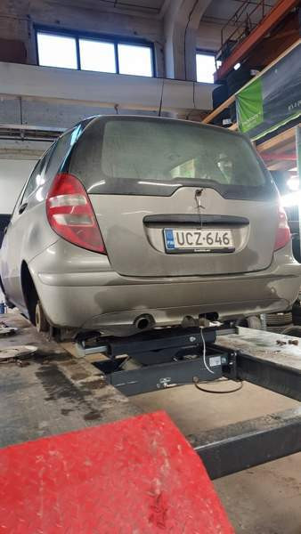 Mercedes-Benz 180 Луга - изображение 4