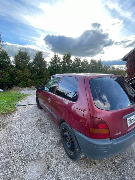 Toyota Starlet Sarov - valokuva 3