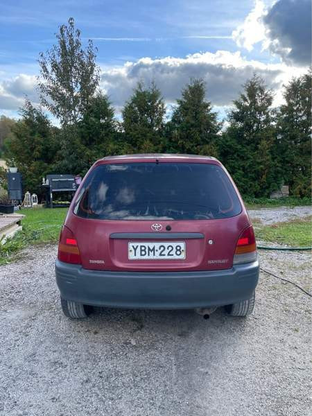 Toyota Starlet Sarov - valokuva 2