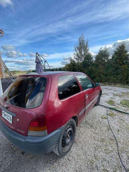 Toyota Starlet Sarov - valokuva 4