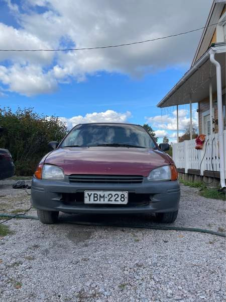 Toyota Starlet Sarov - valokuva 1