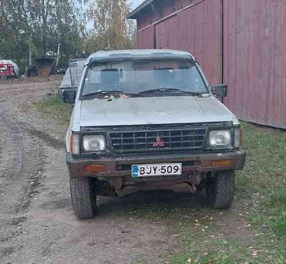Mitsubishi L200 Pertunmaa