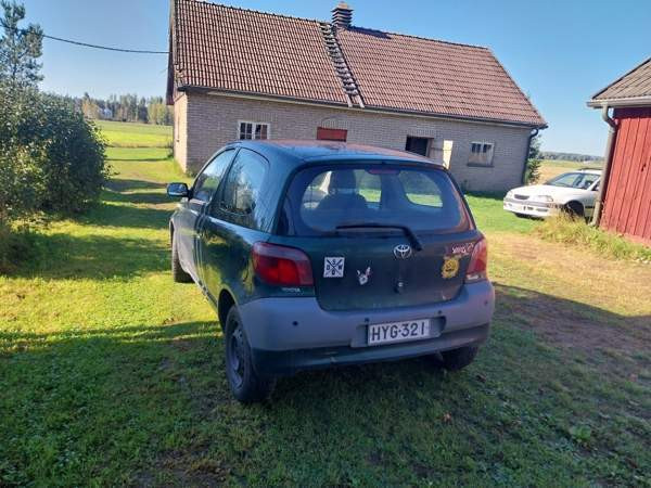 Toyota Yaris Turtkul - valokuva 2