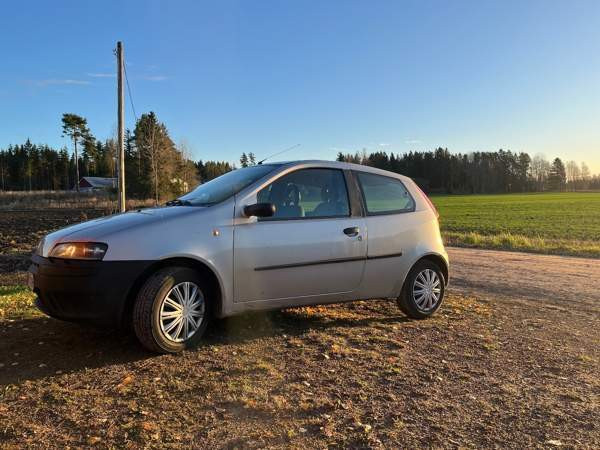 Fiat Punto Ugleural'skiy - valokuva 2