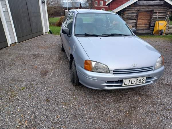 Toyota Starlet Vähäkyrö - valokuva 4