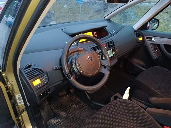 Citroen Grand C4 Picasso Glebychevo - valokuva 8