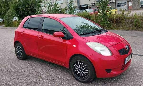 Toyota Yaris Vantaa - valokuva 1