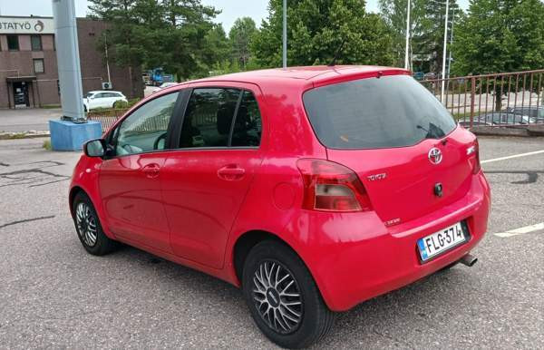 Toyota Yaris Vantaa - valokuva 6