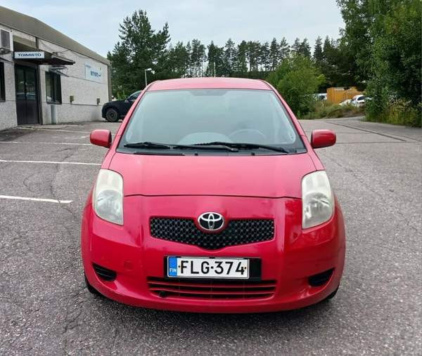 Toyota Yaris Vantaa - valokuva 2