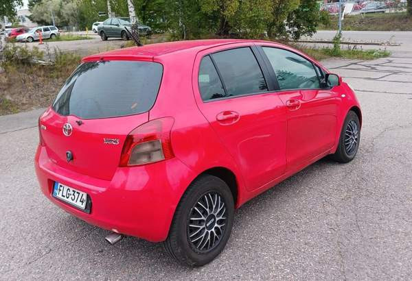 Toyota Yaris Vantaa - valokuva 4