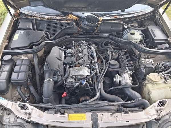 Mercedes-Benz E Siikalatva - valokuva 5