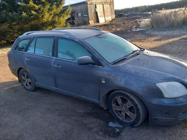 Toyota Avensis Piippola - valokuva 2