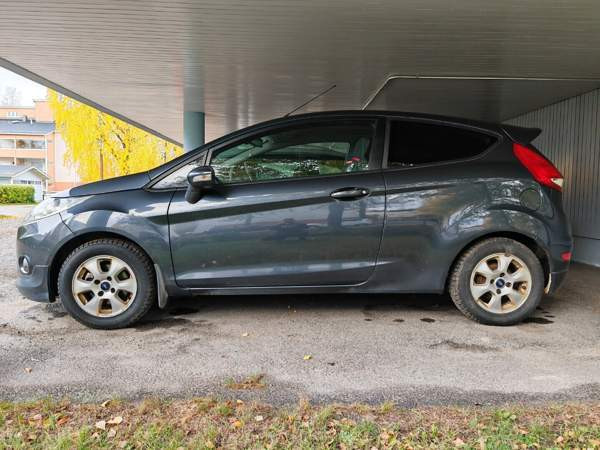 Ford Fiesta Van Joensuu - valokuva 5