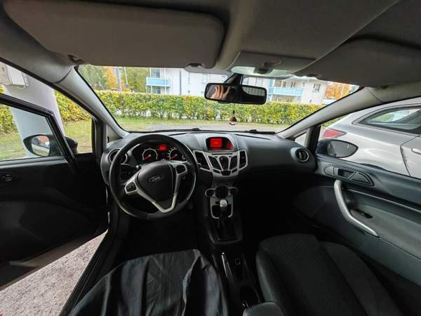 Ford Fiesta Van Joensuu - valokuva 7