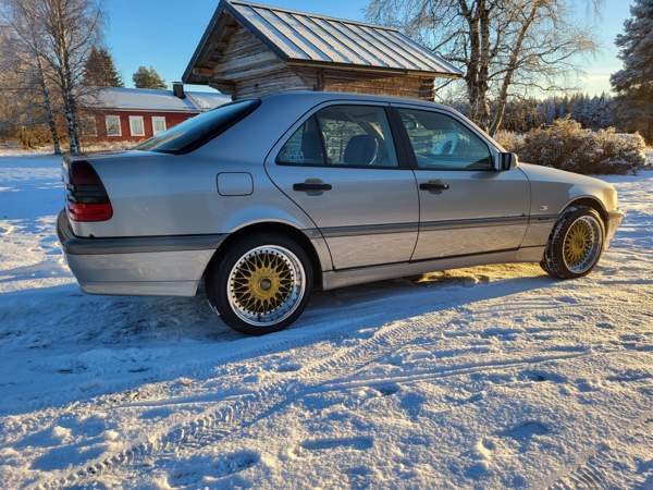 Mercedes-Benz C Piippola - изображение 1