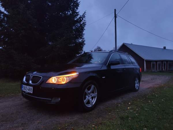 BMW 523 Multia - изображение 1