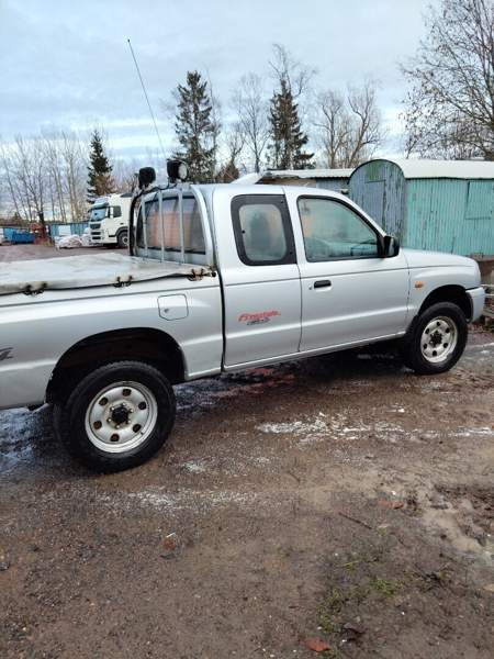 Mazda B2500 Pöytyä - valokuva 3