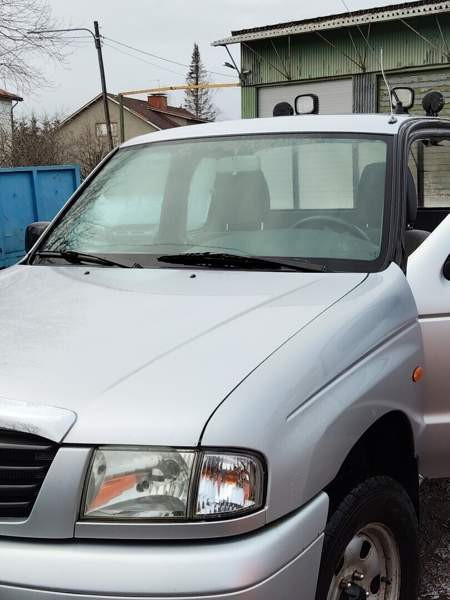 Mazda B2500 Pöytyä - valokuva 1