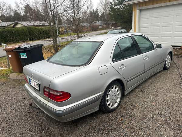 Mercedes-Benz 270 Порвоо - изображение 4