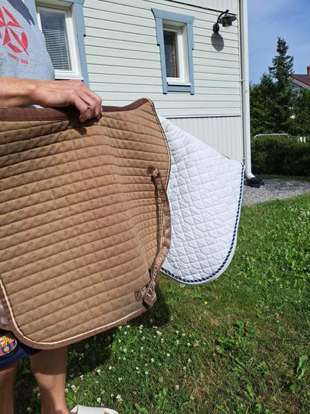 Ruskea ja valkoinen satulahuopa hevoselle Вихти - изображение 2