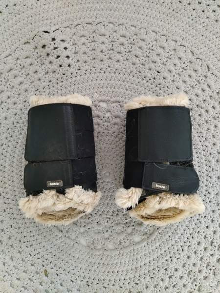 Horze nahkaiset karvasuojat. Tampere - valokuva 2