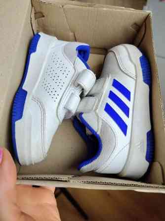 Adidas kengät Вантаа