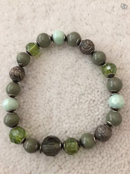 Vihreäsävyinen rannekoru Keuruu - valokuva 1